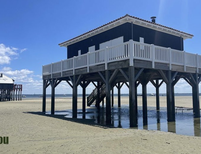 Les cabanes tchanquées, mouillage privilégié des plaisanciers. 